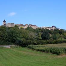 Arriv�e au village de P�rouges