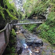 Passerelle dans les gorges de Kakuetta