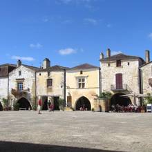 Monpazier, place principale, Dordogne