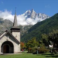 Photo depuis Chamonix, sur les sommets enneigs
