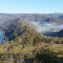 Une vue somptueuse sur la Vall�e du Lot, le Lot et Estaing