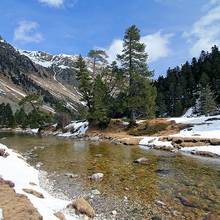 Photo : Randonnée en raquettes à neige dans la vallée du Marcadau (Pyrénées) Randonnée en raquettes à neige dans la vallée du Marcadau (Pyrénées)