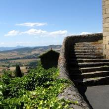 Usson et le Puy de D�me au loin
