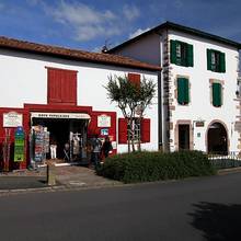 Maisons typique du Pays Basque dans le village d'Ainhoa